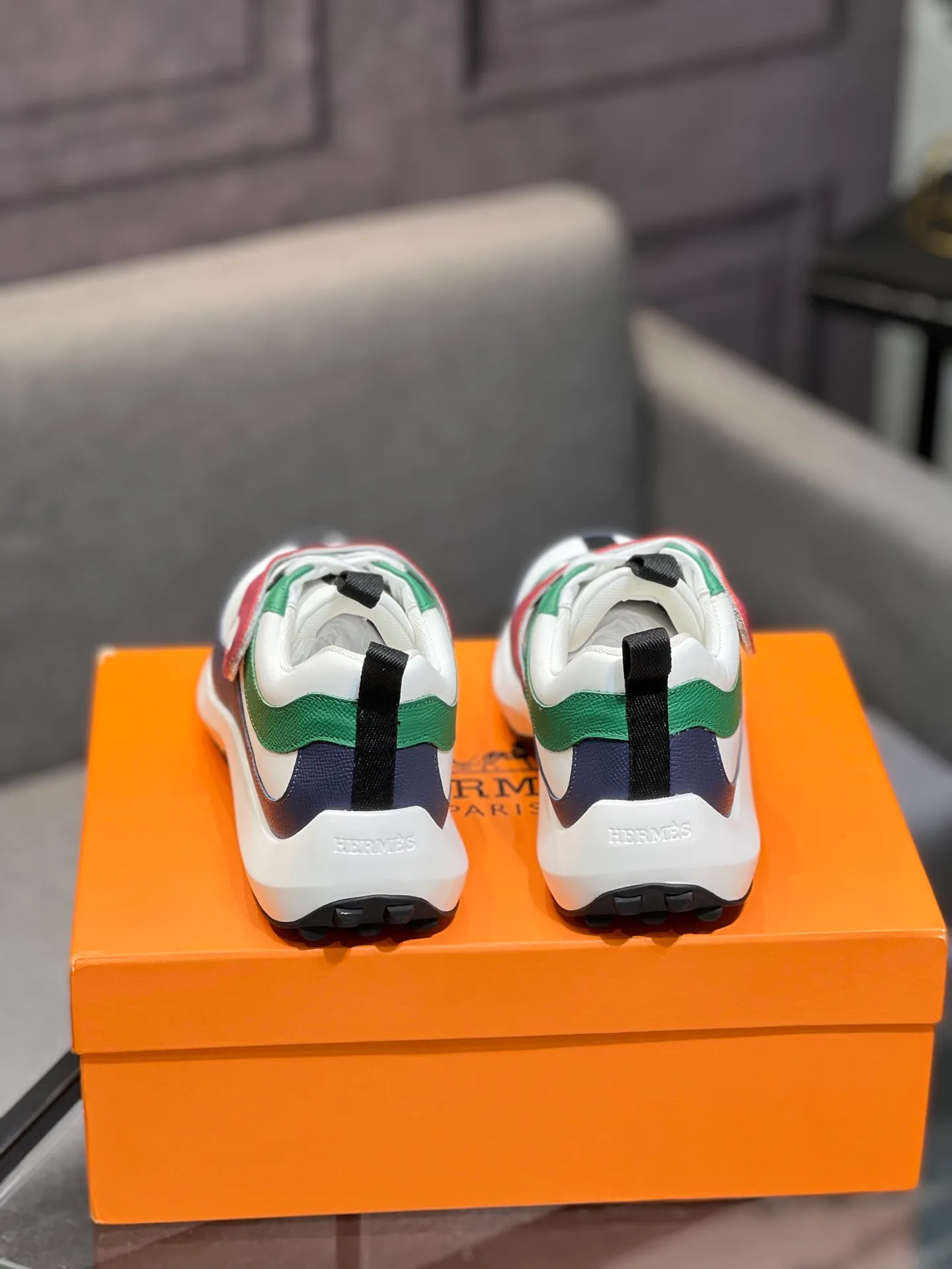 Men's shoes 💰600 Actual photos 🎬 [Hermès] Couple style, official website synchronization Counter quality French Paris catwalk style Simple and classic Imported original fabric Original 1:1 outsole! The highest version on the market! Size: Female 35-41. Male 39-45 (female 41, male 45 customized)